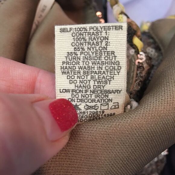 BKE Gold Sequin Chiffon Sleeveless Blouse Size Small - Picture 8 of 8